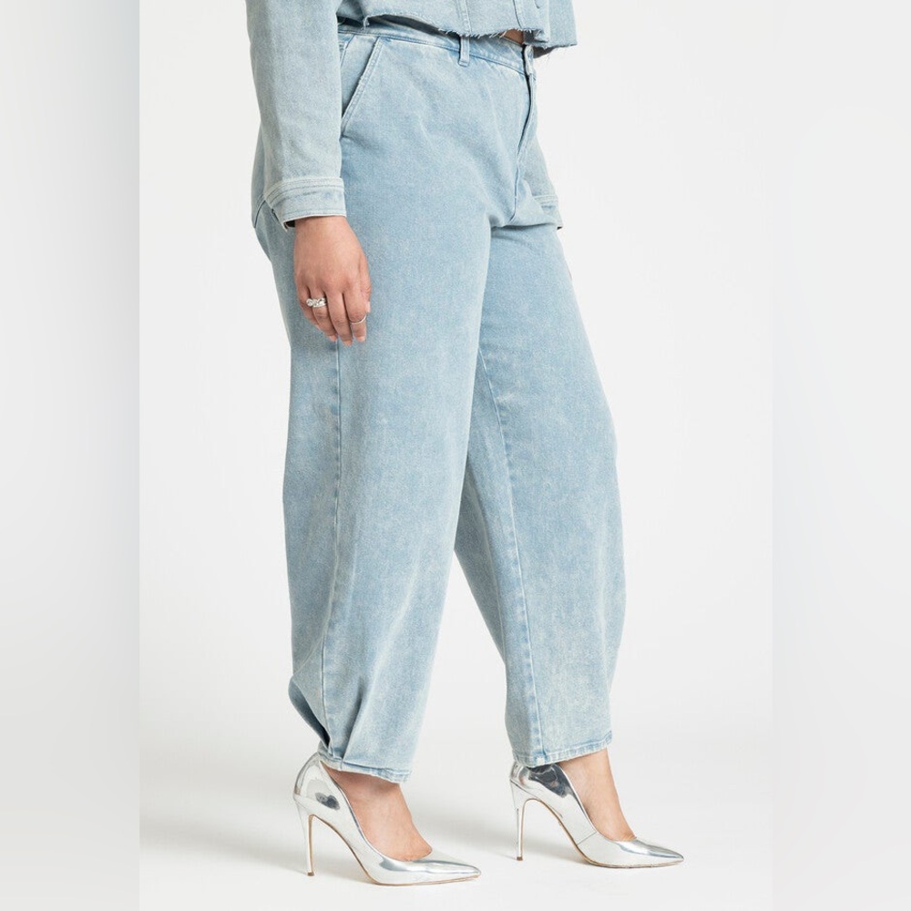 Eloquii Slouchy Distressed Denim Jean NWT Size 16 - Picture 2 of 7